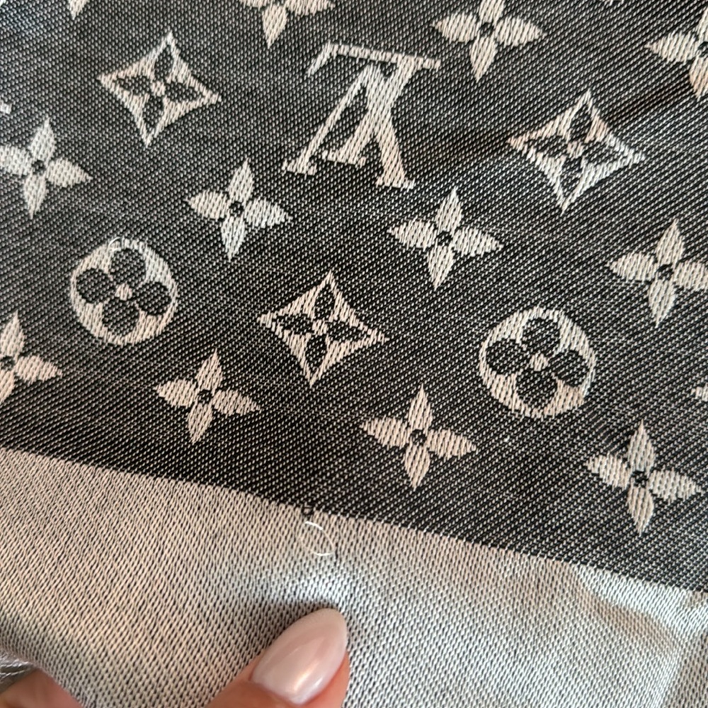 Louis Vuitton Monogram denim black shawl - Picture 6 of 10